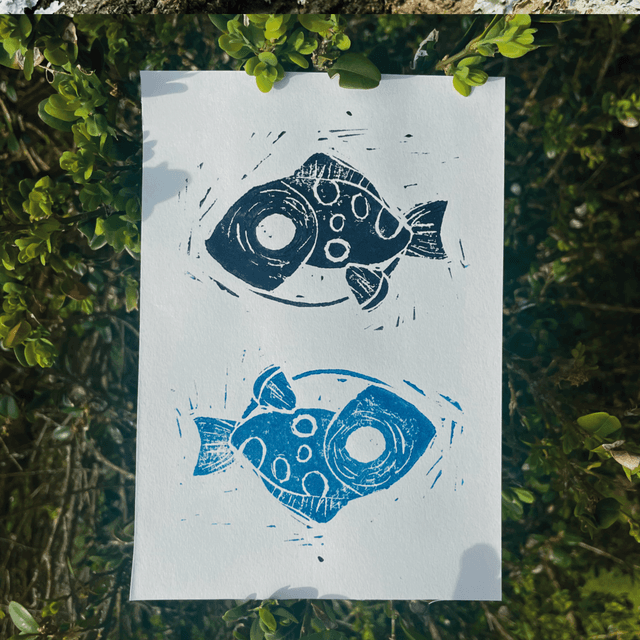 Linogravure &quot;Poisson Noir - Bleue&quot;
