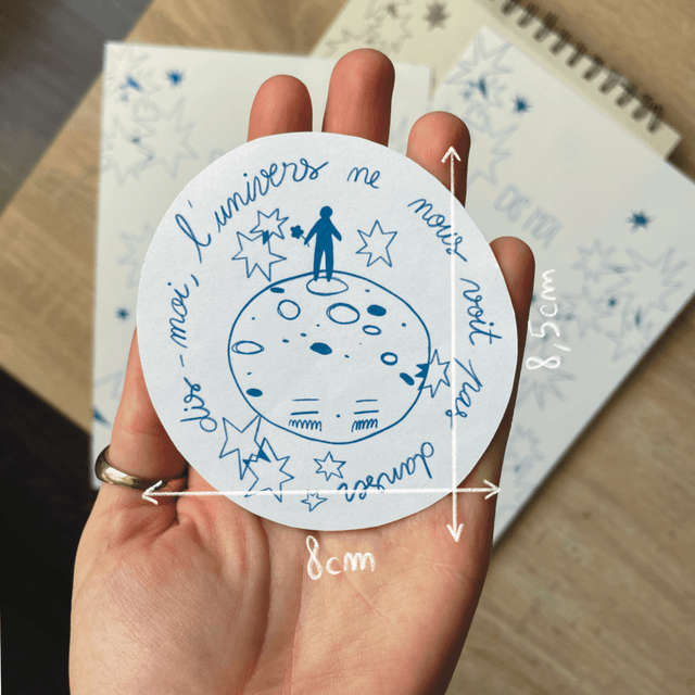 Sticker "L'univers ne nous voit pas danser"